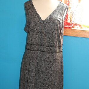 Jockey Sleeveless Geometric Print Dress with Zippered Pockets XL